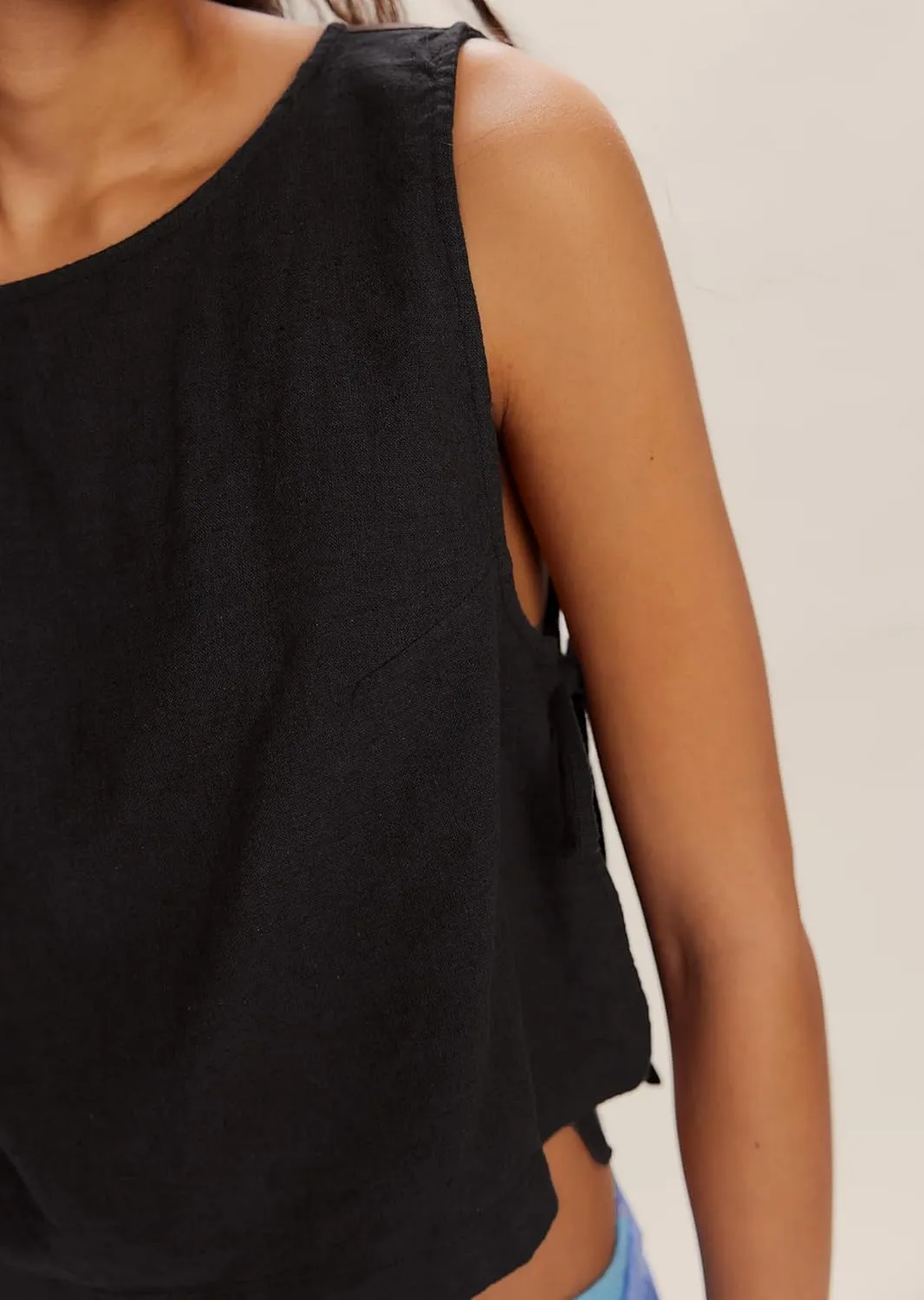Crew Neck Crop Tank Tops for Women Loose Split Tie Side Sleeveless Cotton Linen Tops Summer Boxy Cropped Vest Tops