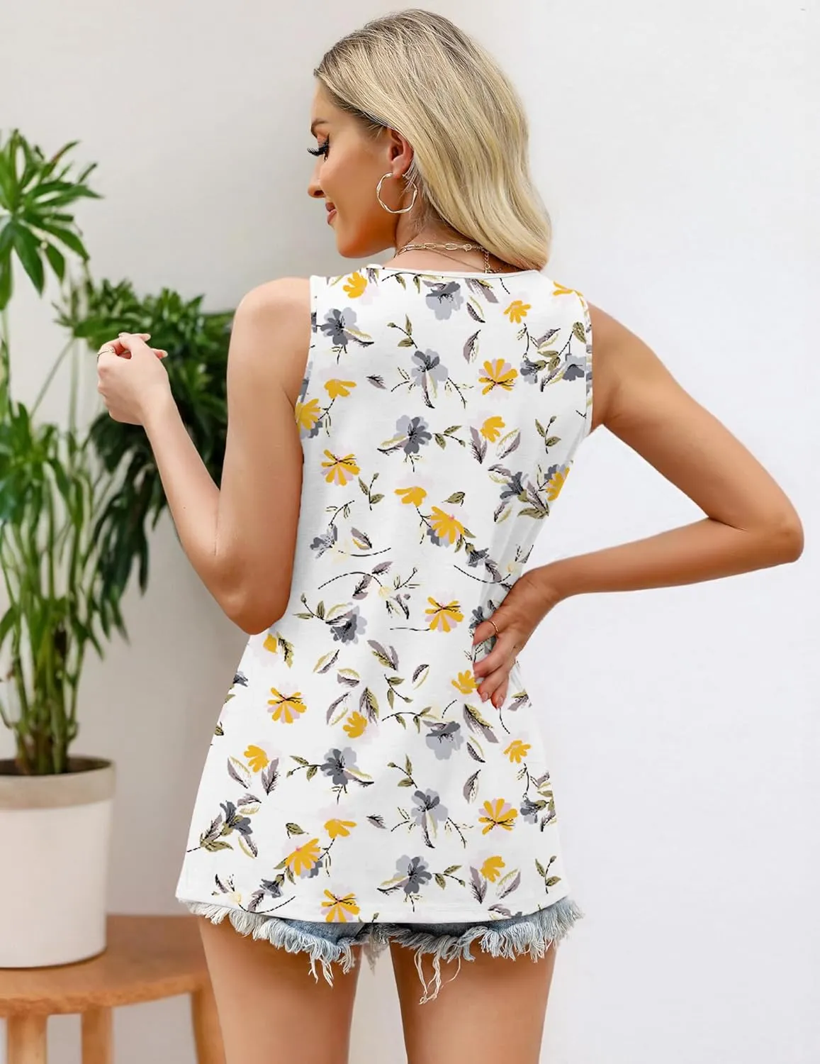 Zeagoo Women's Summer Tank Tops 2025 Pleated Crew Neck Floral Solid Loose Fit Casual Sleeveless Flowy Boho Tunic Shirts